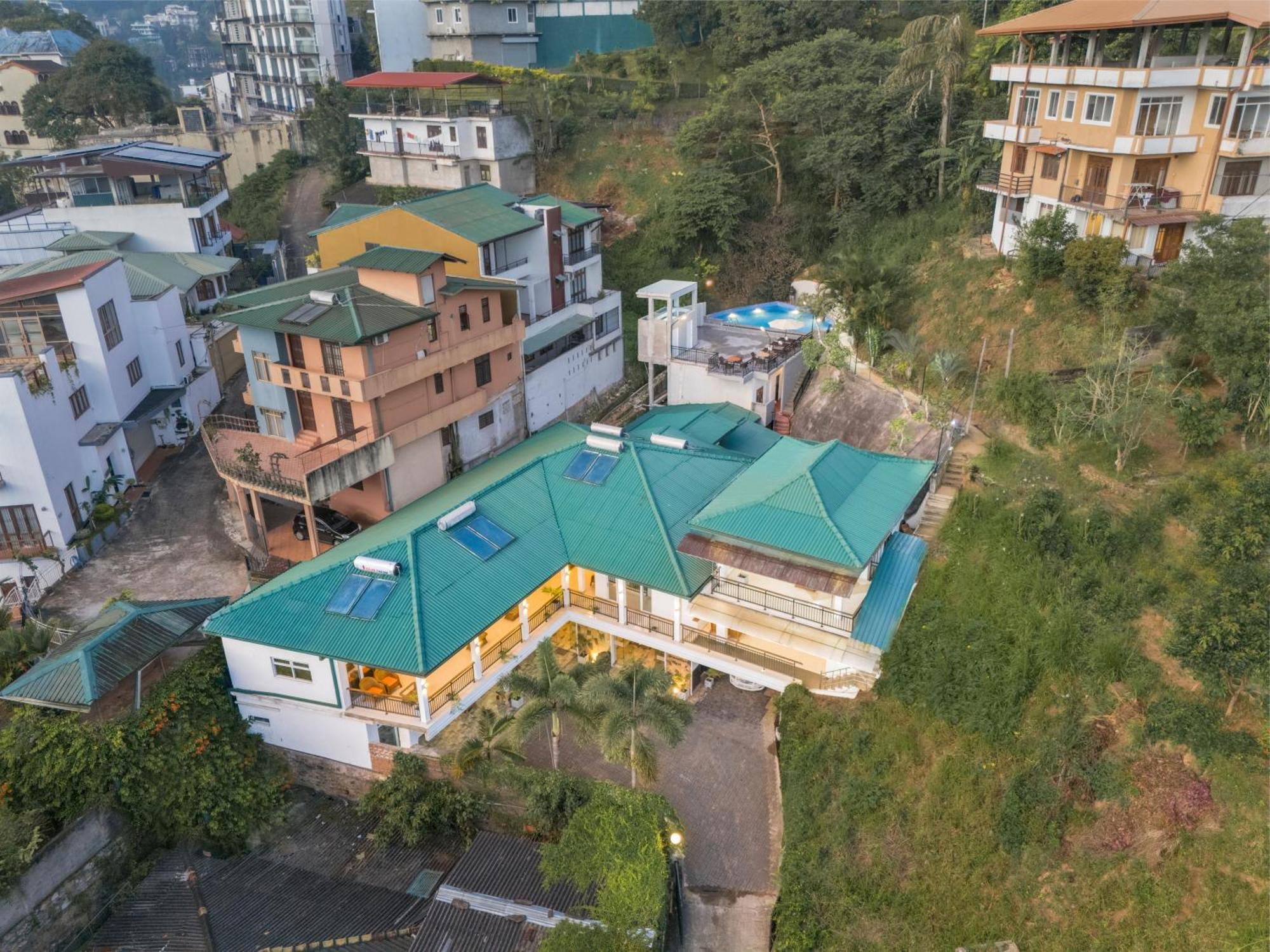 Hotel Travellers Nest Kandy Exterior foto