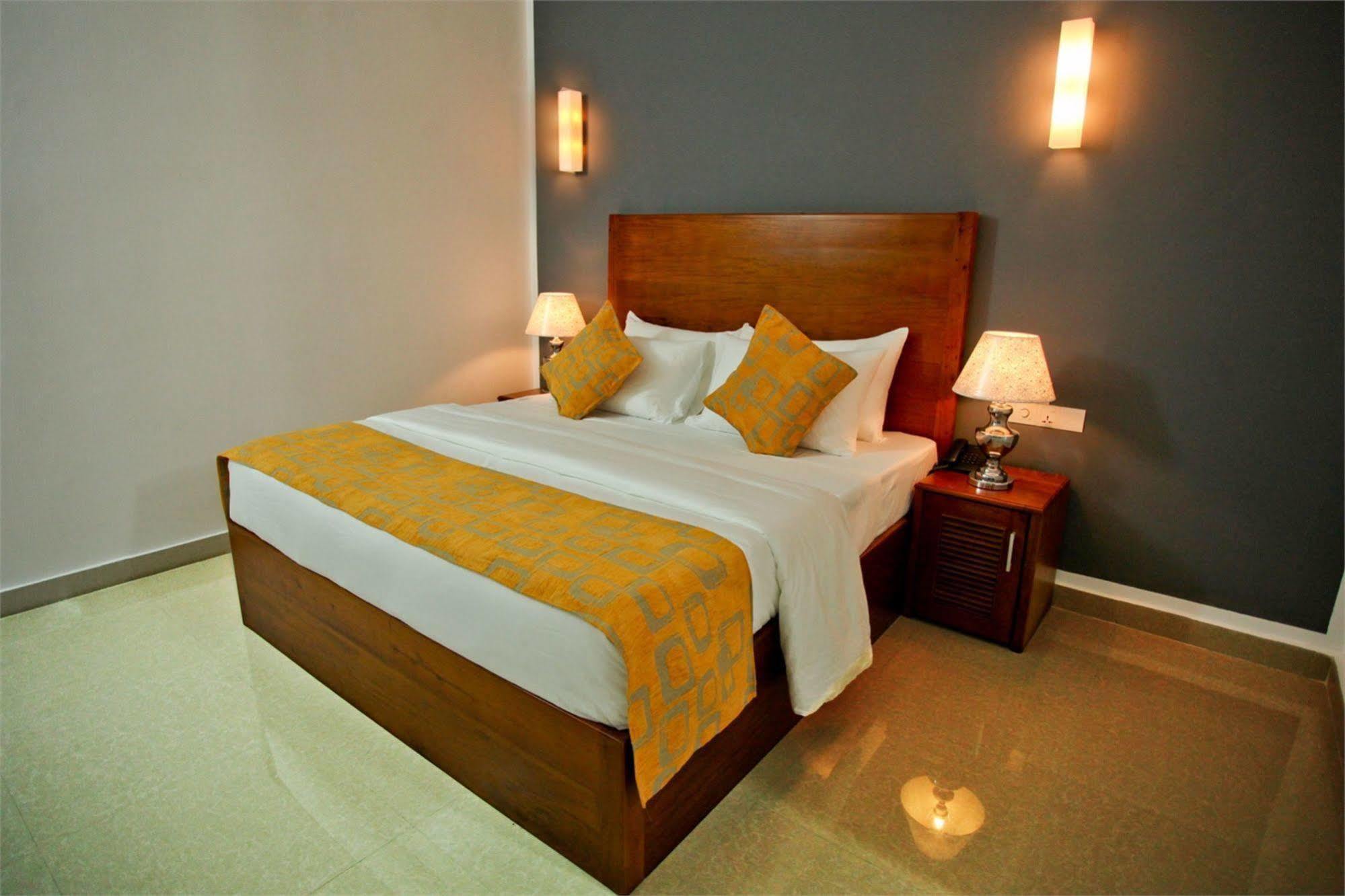 Hotel Travellers Nest Kandy Exterior foto